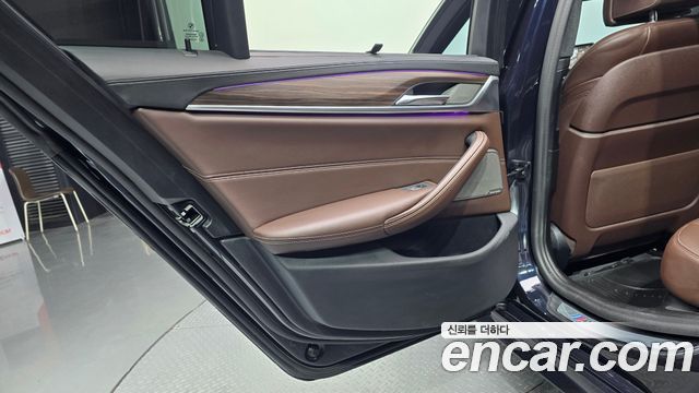 BMW 5-Series 2020 — photo 15