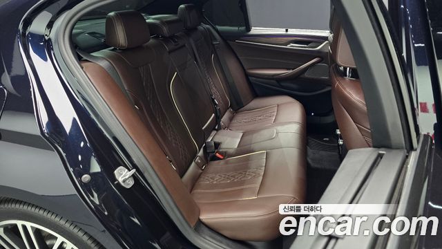 BMW 5-Series 2020 — photo 16