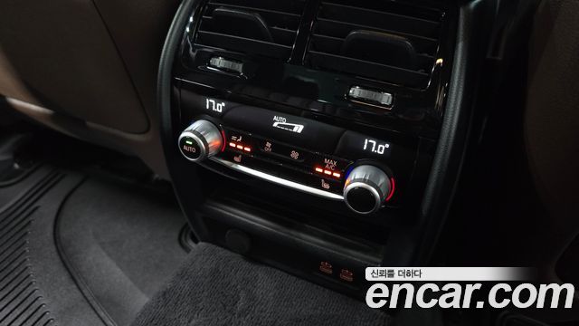 BMW 5-Series 2020 — photo 30
