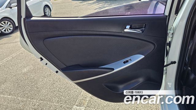 Hyundai Accent 2014 — photo 15
