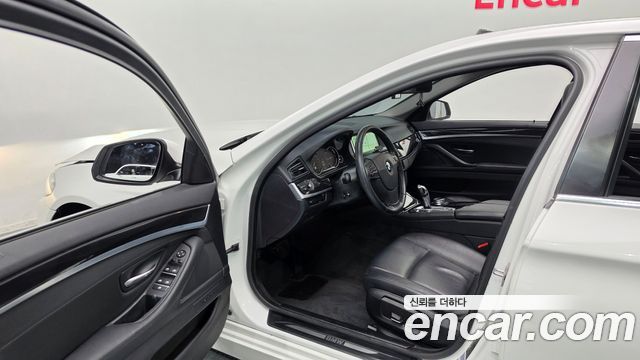 BMW 5-Series 2014 — photo 10
