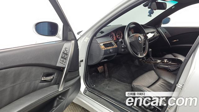 BMW 5-Series 2004 — photo 10