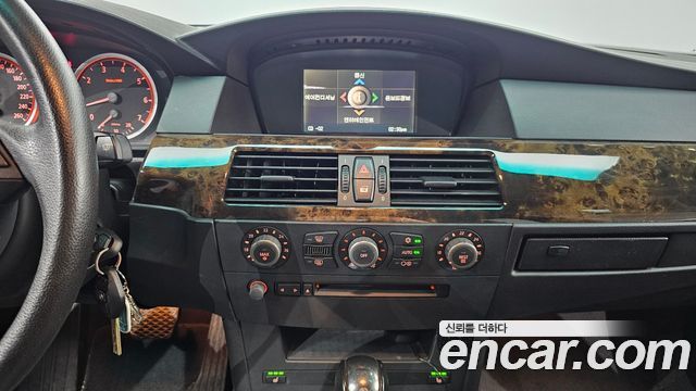 BMW 5-Series 2004 — photo 16