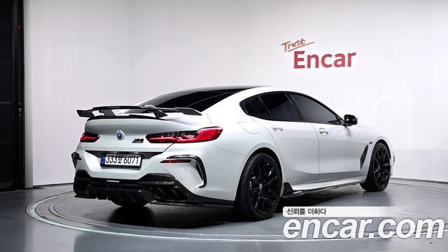 BMW 8-Series 2022 — photo 2