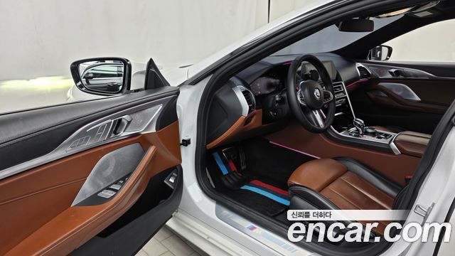 BMW 8-Series 2022 — photo 13