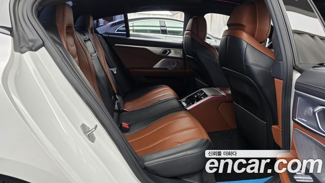 BMW 8-Series 2022 — photo 17