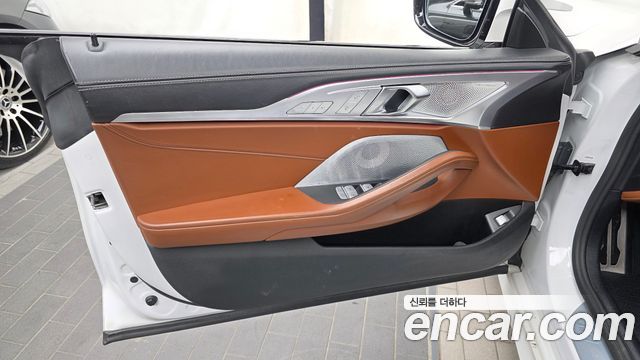 BMW 8-Series 2022 — photo 14