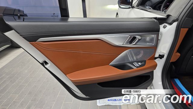 BMW 8-Series 2022 — photo 15