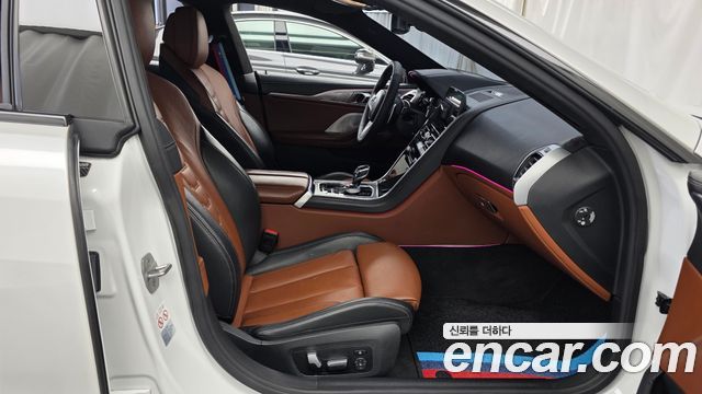 BMW 8-Series 2022 — photo 16