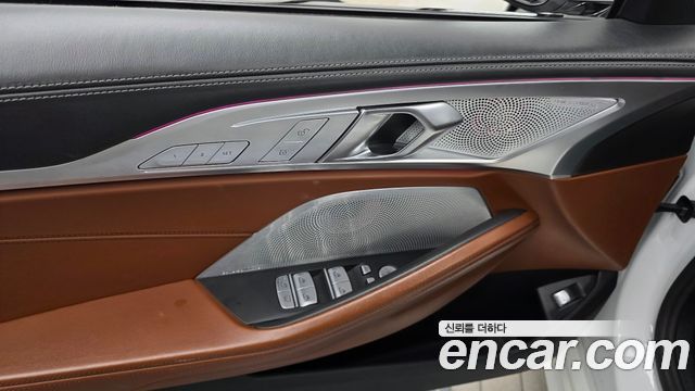 BMW 8-Series 2022 — photo 28