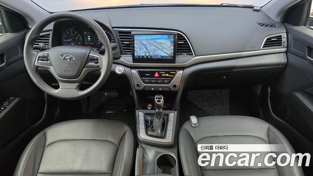 Hyundai AVANTE 2017 — photo 10