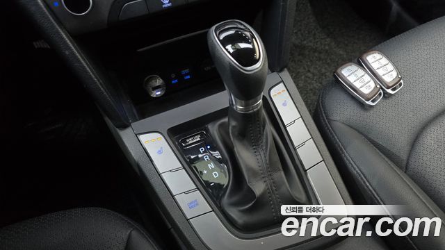 Hyundai AVANTE 2017 — photo 12