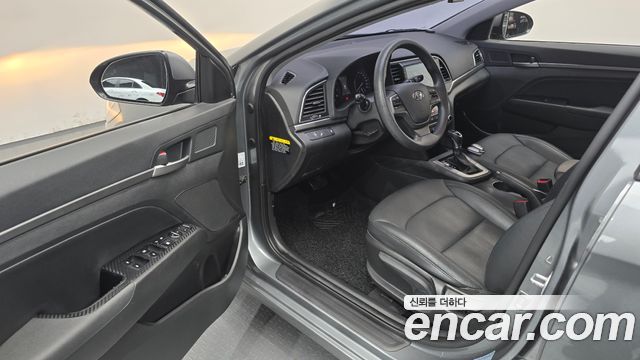 Hyundai AVANTE 2017 — photo 13