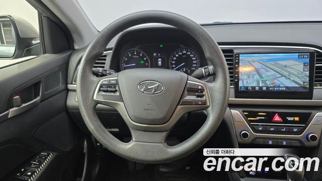 Hyundai AVANTE 2017 — photo 19