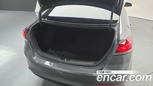Hyundai AVANTE 2017 — photo 24
