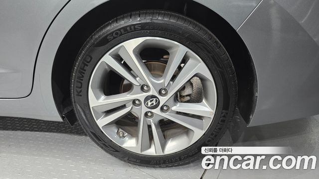 Hyundai AVANTE 2017 — photo 7