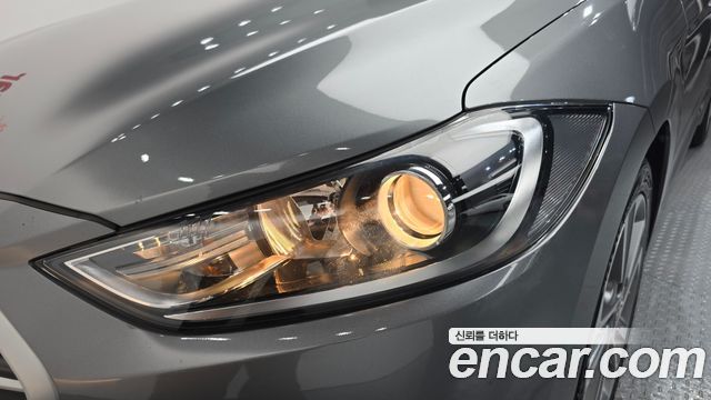 Hyundai AVANTE 2017 — photo 8