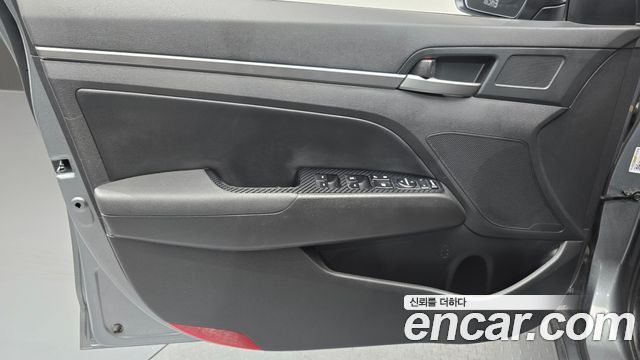 Hyundai AVANTE 2017 — photo 14