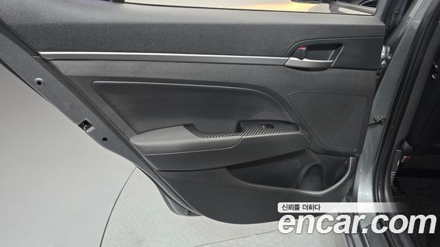 Hyundai AVANTE 2017 — photo 15