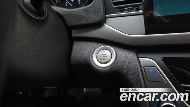 Hyundai AVANTE 2017 — photo 27