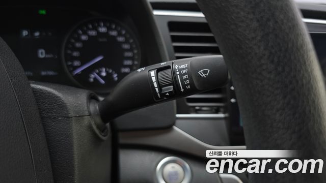Hyundai AVANTE 2017 — photo 28