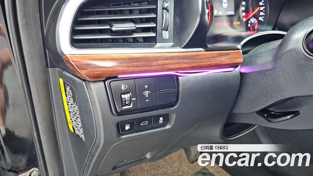 Kia K7 2016 — photo 22