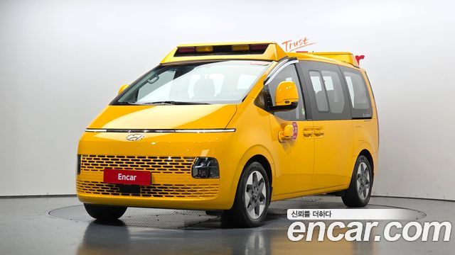 Hyundai Staria 2022 — photo 1