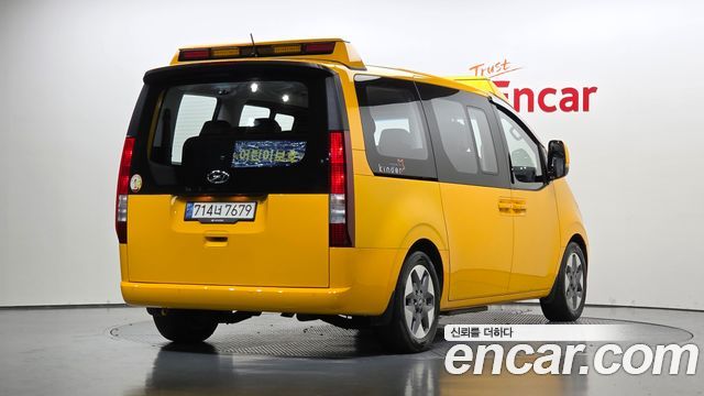 Hyundai Staria 2022 — photo 2