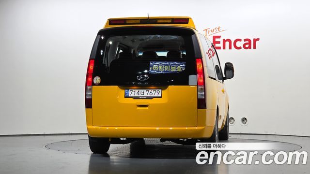 Hyundai Staria 2022 — photo 4