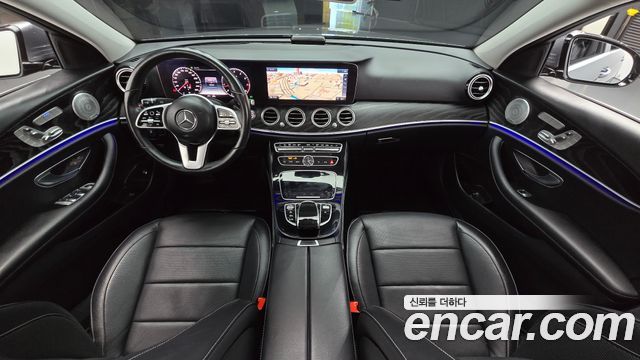 Mercedes-Benz E-Class 2020 — photo 10