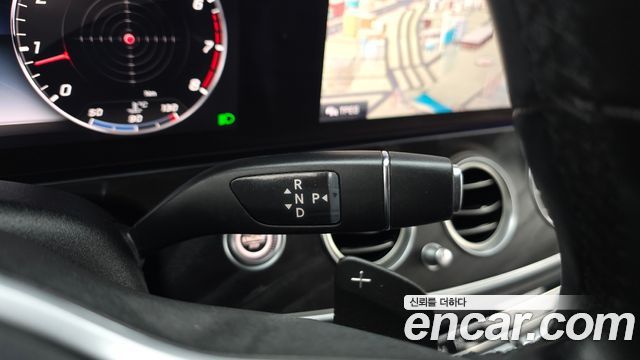 Mercedes-Benz E-Class 2020 — photo 12