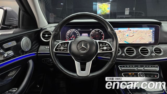 Mercedes-Benz E-Class 2020 — photo 18