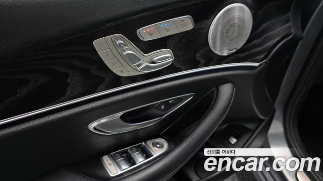 Mercedes-Benz E-Class 2020 — photo 21