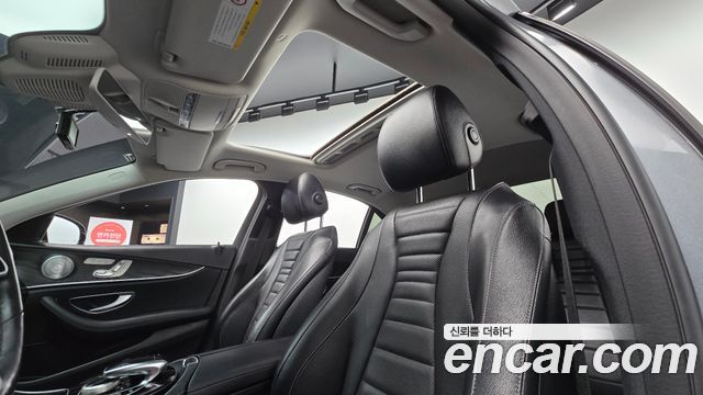 Mercedes-Benz E-Class 2020 — photo 25