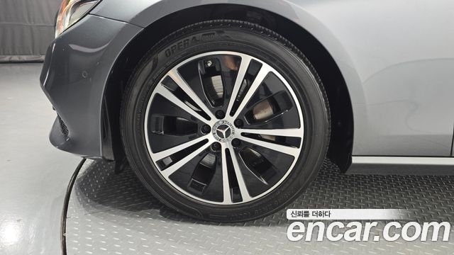 Mercedes-Benz E-Class 2020 — photo 7
