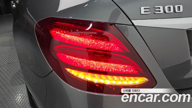 Mercedes-Benz E-Class 2020 — photo 9