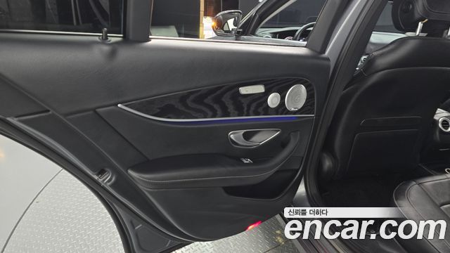 Mercedes-Benz E-Class 2020 — photo 15