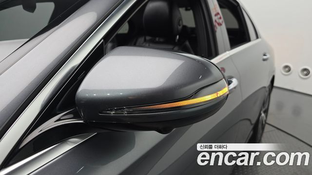 Mercedes-Benz E-Class 2020 — photo 28