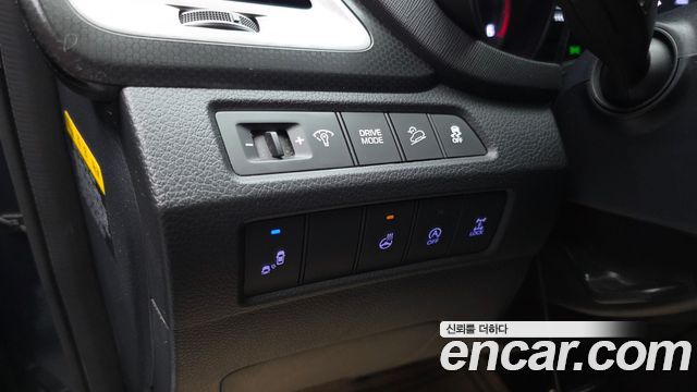 Hyundai Santafe 2018 — photo 32
