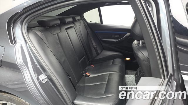 BMW 3-Series 2017 — photo 17