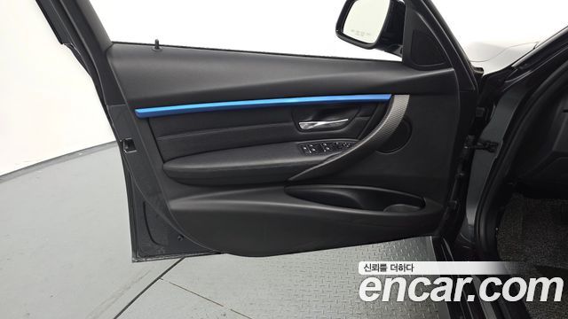 BMW 3-Series 2017 — photo 14