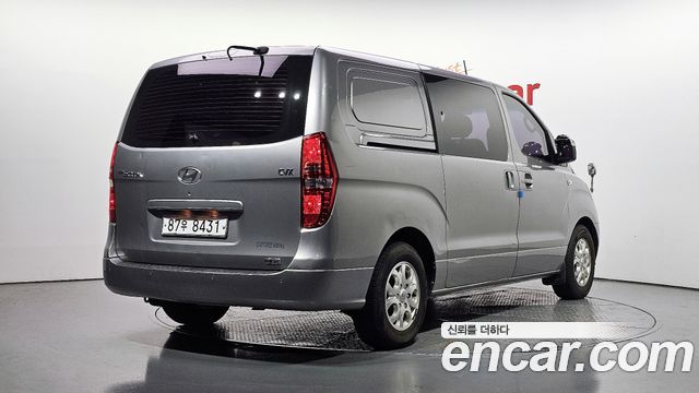 Hyundai Starex 2012 — photo 2