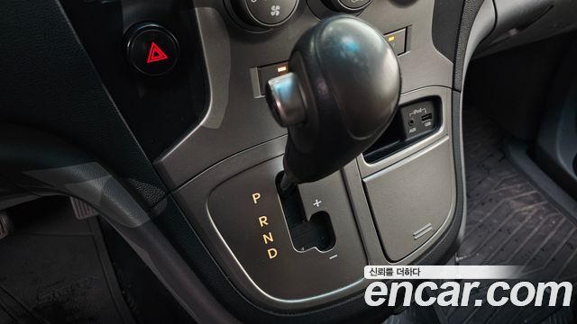 Hyundai Starex 2012 — photo 9