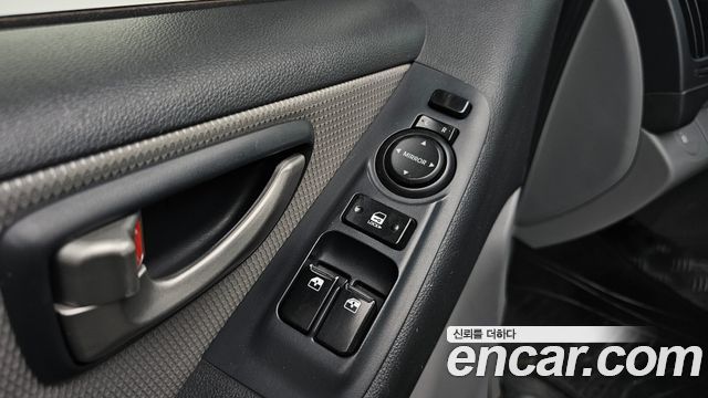 Hyundai Starex 2012 — photo 13