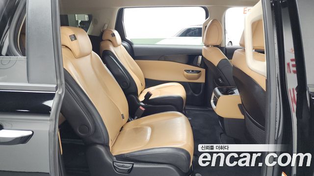 Kia Canival 2023 — photo 17