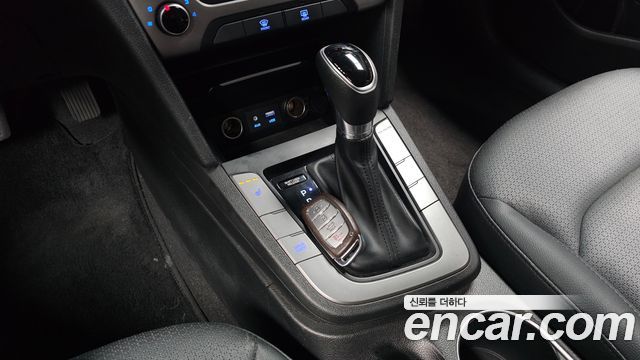 Hyundai AVANTE 2018 — photo 12