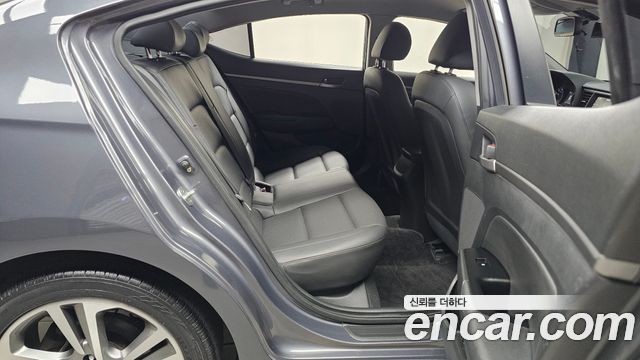 Hyundai AVANTE 2018 — photo 17