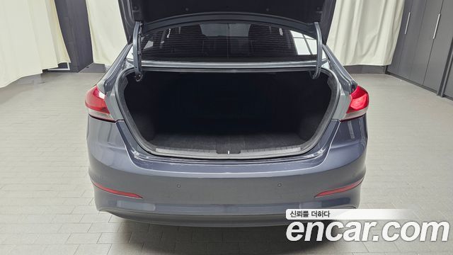 Hyundai AVANTE 2018 — photo 23