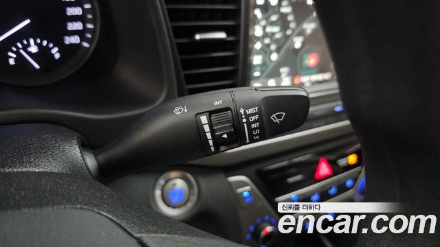 Hyundai AVANTE 2018 — photo 26