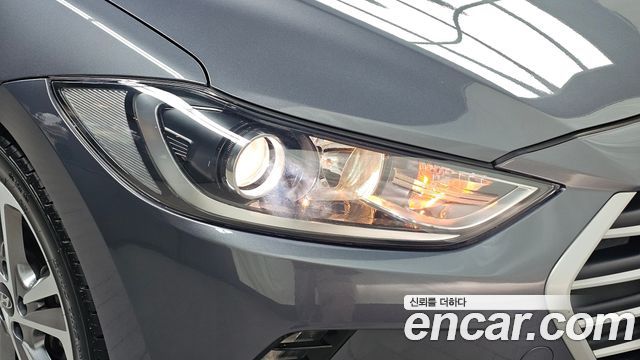 Hyundai AVANTE 2018 — photo 8